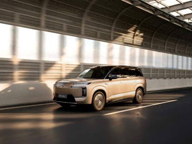 纯电续航960公里，腾势N8L是续航最长的大六座SUV