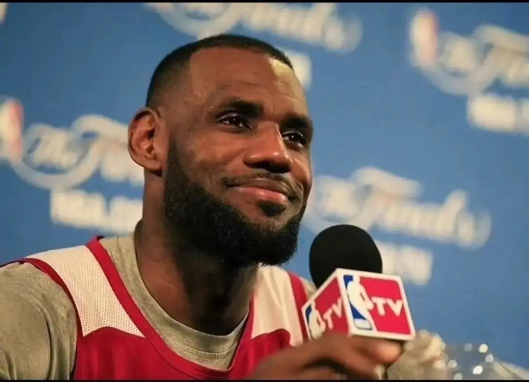 还记得这场比赛赛后吗？还记得詹姆斯说了什么吗？ 