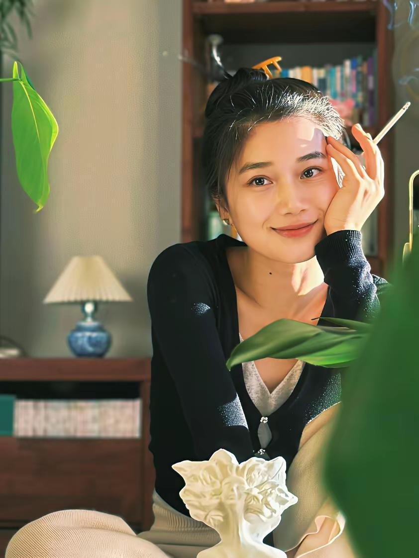 真正的觉醒，是向内求索。心灵的丰盛，远胜外在的浮华。