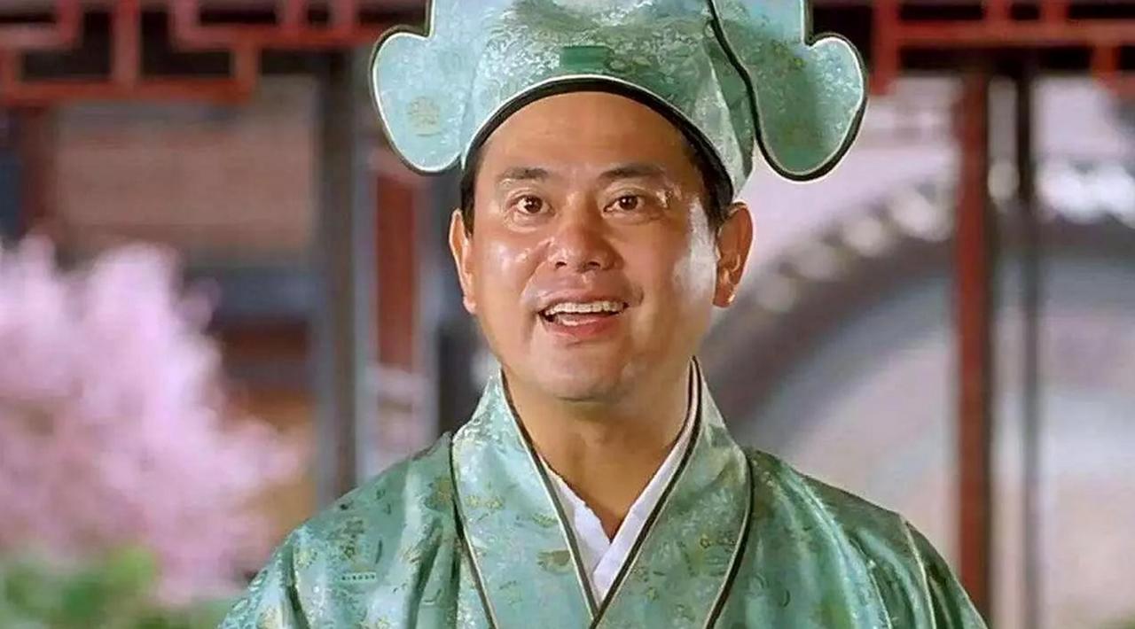 终于明白周星驰为什么没朋友了， 
合作过的陈百祥一语道破， 
“周星驰很高傲，自