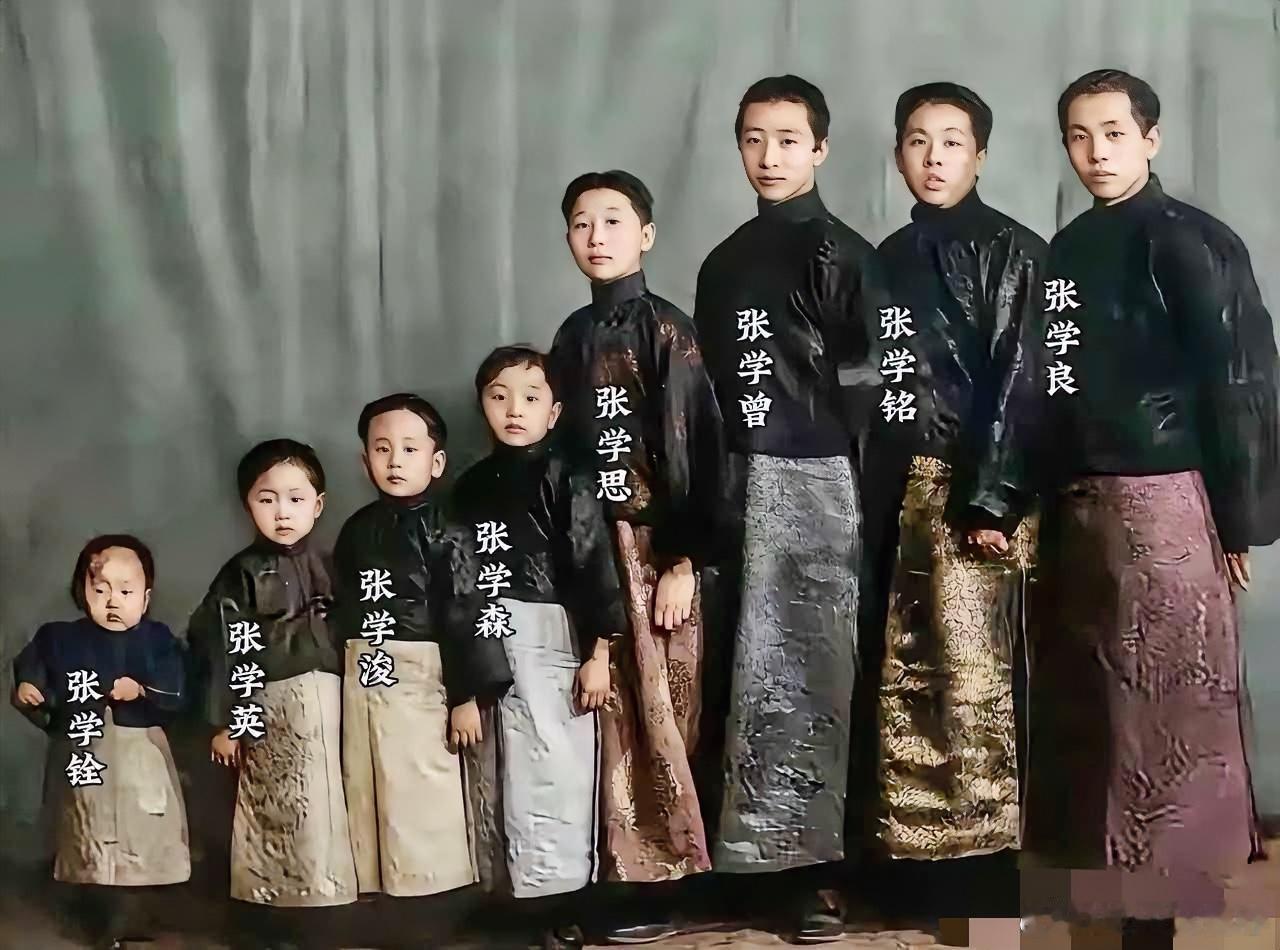 1926年，沈阳，张作霖的8个儿子。 