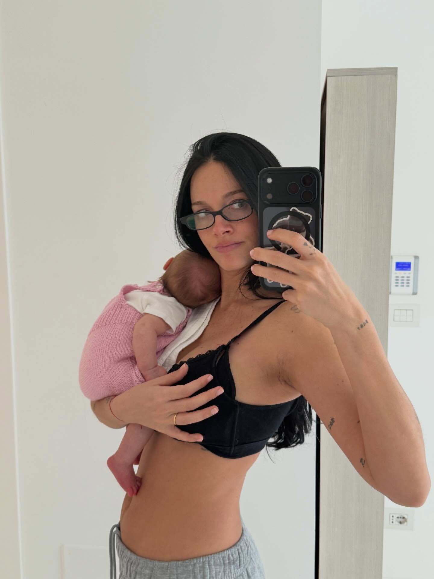 迪巴拉更新ins｜生日快乐，美丽的妈妈！谢谢你为我们所做的一切……我们全心全意地