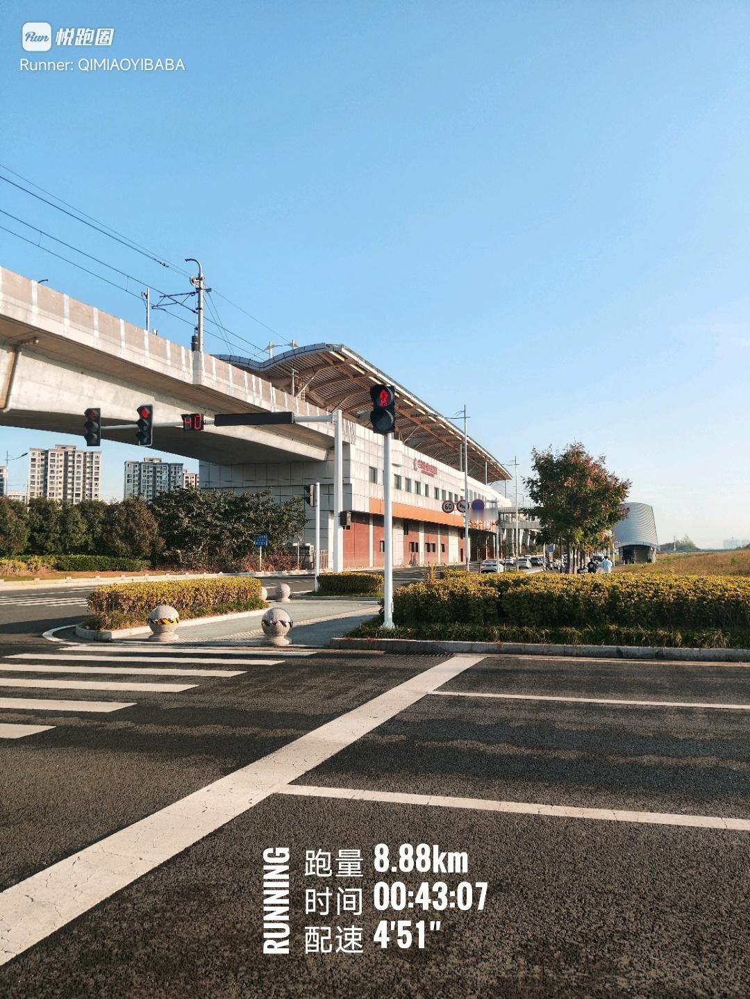 早ﾉ☀兄弟们，每天早上最爽四件事：痛痛快快起来拉泡屎，畅快淋漓运动出点汗，热热乎