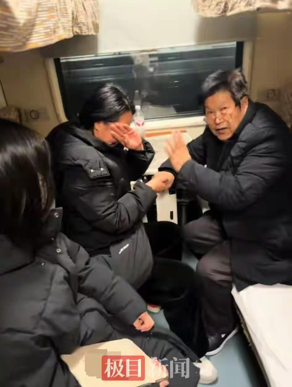 在纷繁复杂的社会热点中，有些瞬间让人忍不住停下脚步，深思人与人之间那份纯粹而珍贵