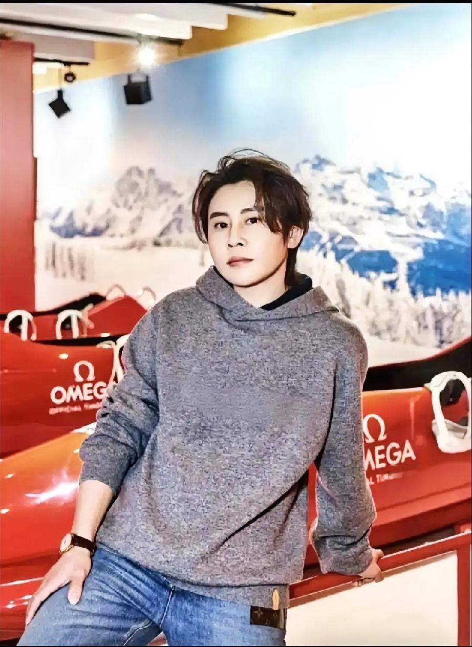 王濛说：“我妈妈因为生了两个女儿，就成为整个家族的‘罪人’。”

如今的王濛，早