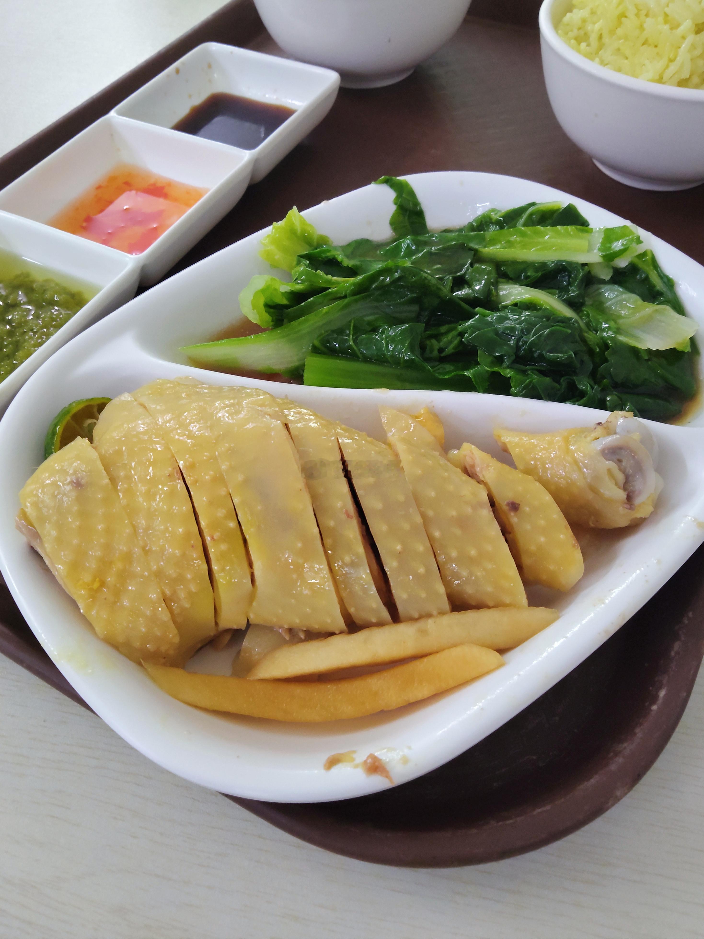 广厦珠峰南路木兰园楼下的沈彬海南鸡饭，在我的海南鸡饭合集评论区里面有几个网友推荐