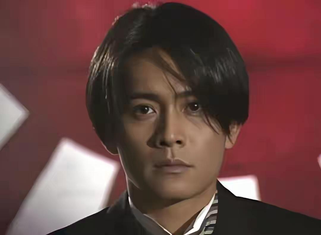 这小伙子的发型真帅！他不是香港演员吗？大家还记得他有什么作品？精致男人发型