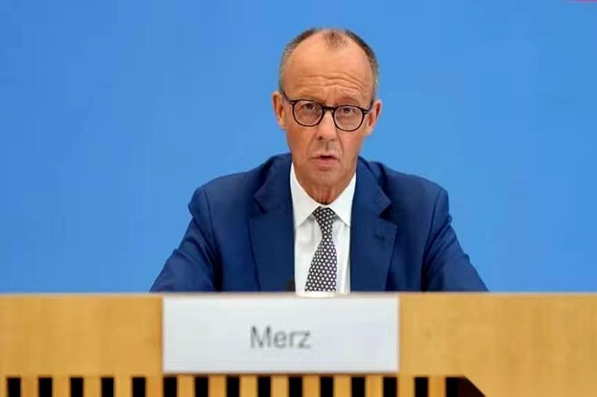 美国人嗓门一大，德国人立马从格陵兰撤了15个兵。
15个。
你没看错，一个不多，