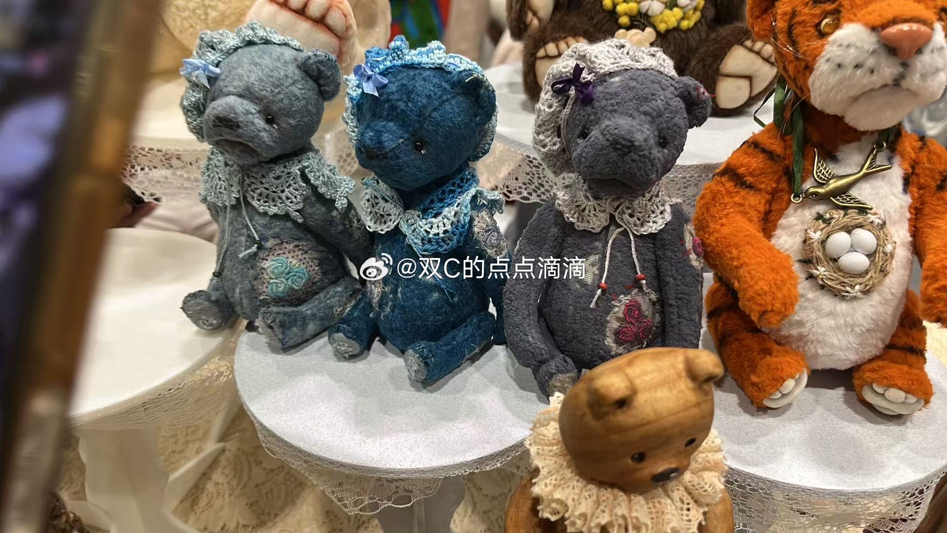 给小秋也买了一小熊～～姐还想要青蛙我没同意 ​​​