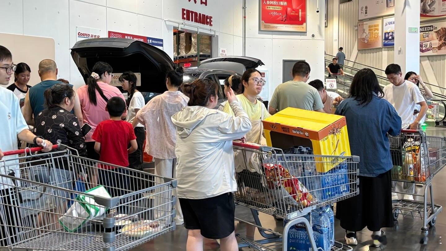 好产品就会被围观[并不简单]乐道L90 全国门店静态体验十来天了吧，这人山人海的
