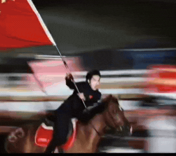 已经好久没看到一个男的既好看又爷们了，
离现在比较近的应该还要数焦恩俊，难怪别人