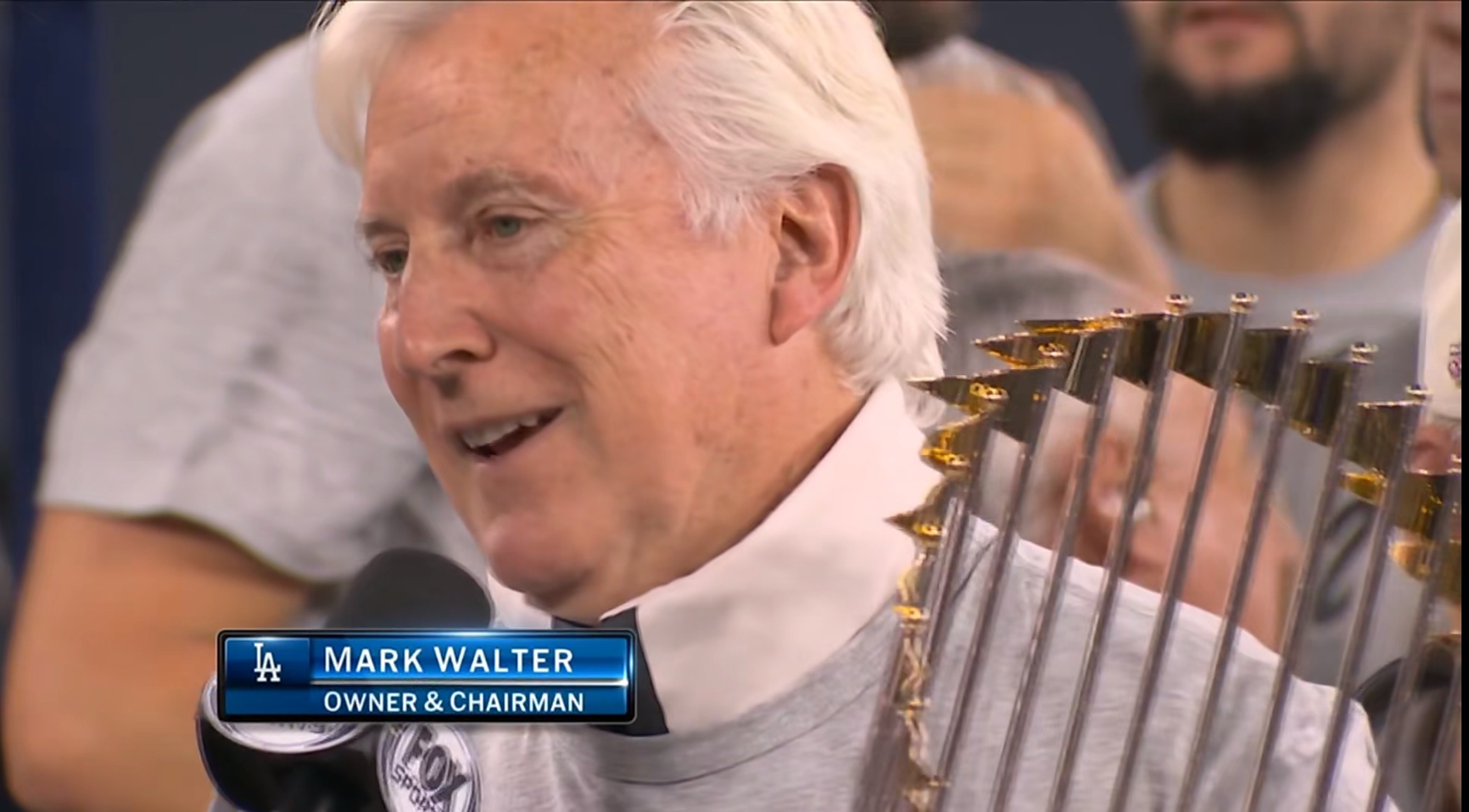 NBA洛杉矶道奇洛杉矶湖人 既是这支道奇的缔造者又是湖人的新老板，MLB完成了两