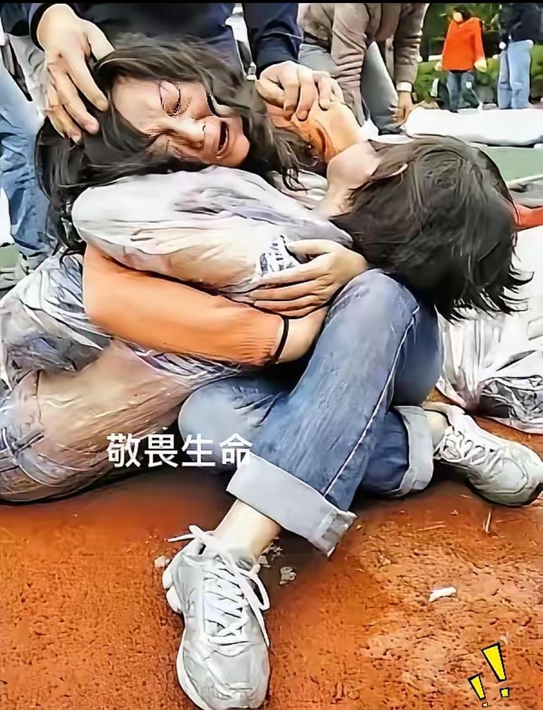 高考刚结束，江西鄱阳湖边发生了一起悲剧。一个刚满18岁的男孩，1米8的大高个，阳
