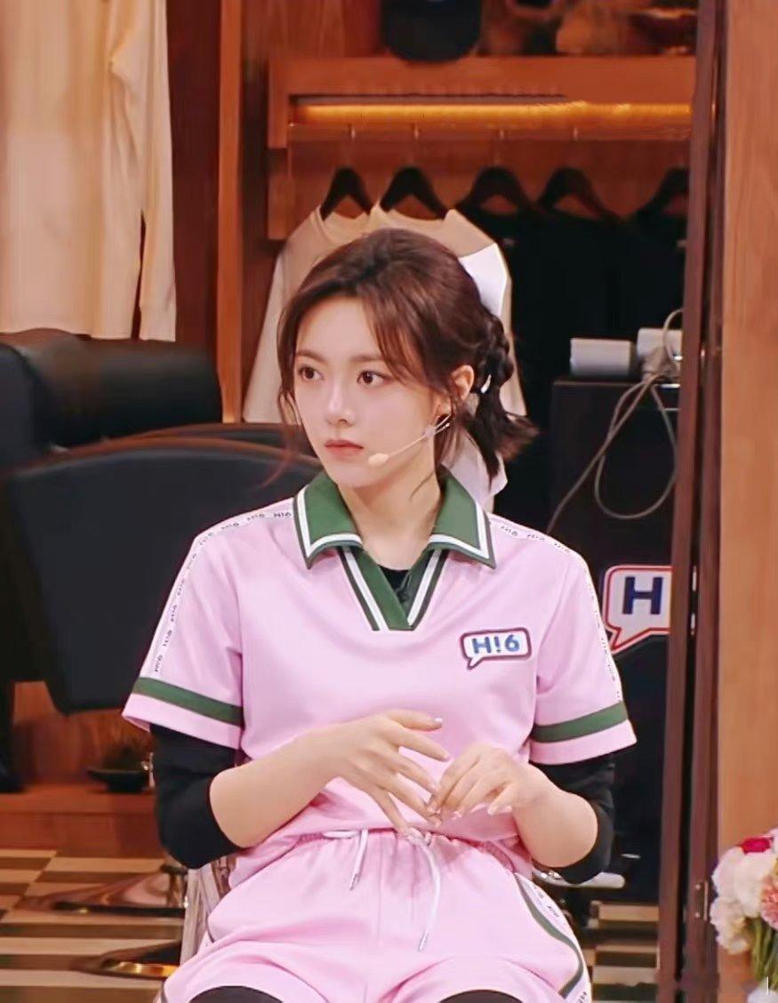 赵今麦参加综艺的造型[苦涩][苦涩][苦涩]总感觉缺点灵气 ​​​