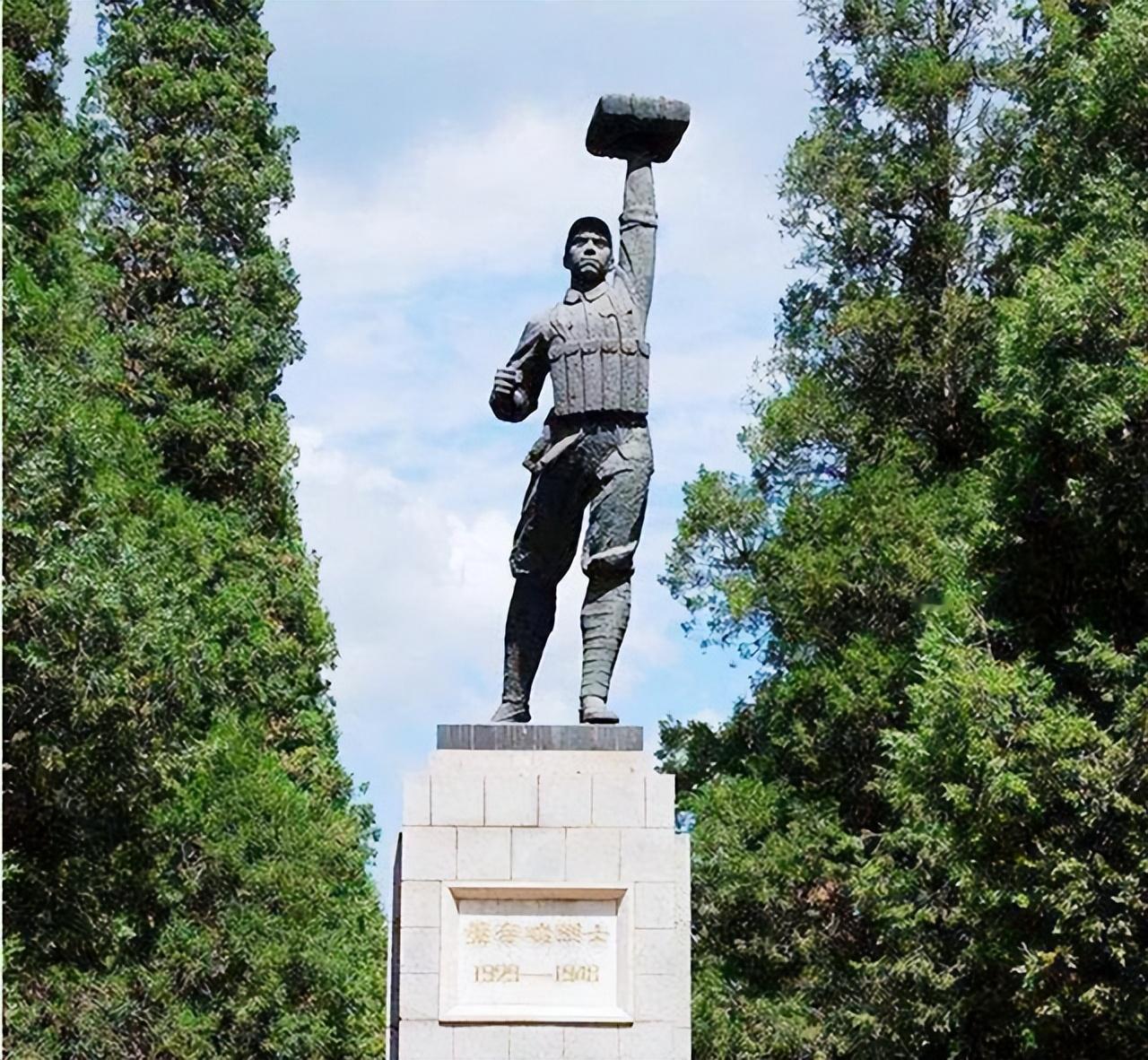 董存瑞19岁牺牲后，妻子守丧三年后改嫁，家人得到开国中将的照顾。
 
春风又绿江