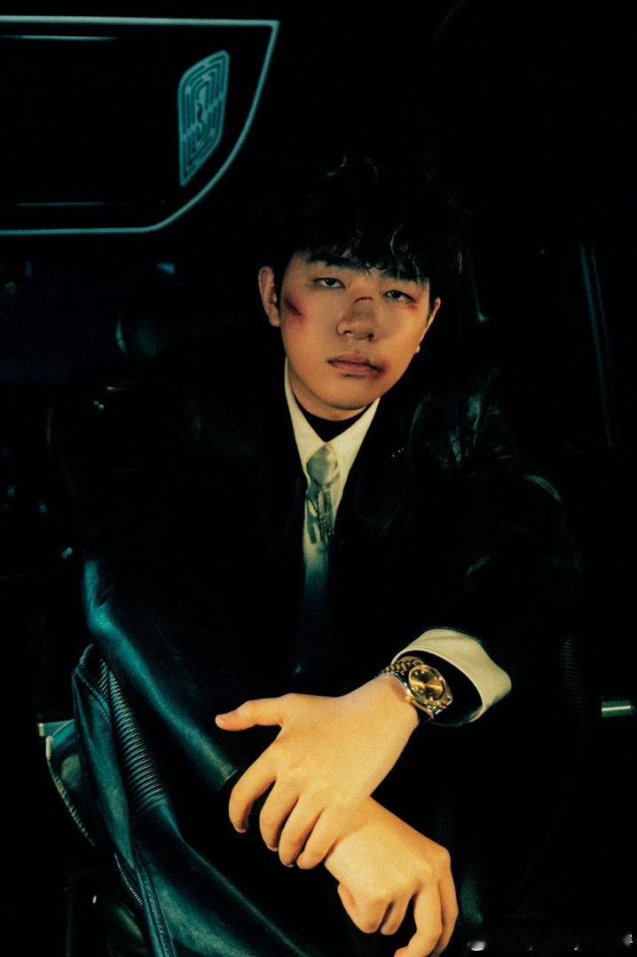 Topbarry这边给到一个躺着也中枪哈哈哈黄子韬 杨博文能跟刘耀文比吗
