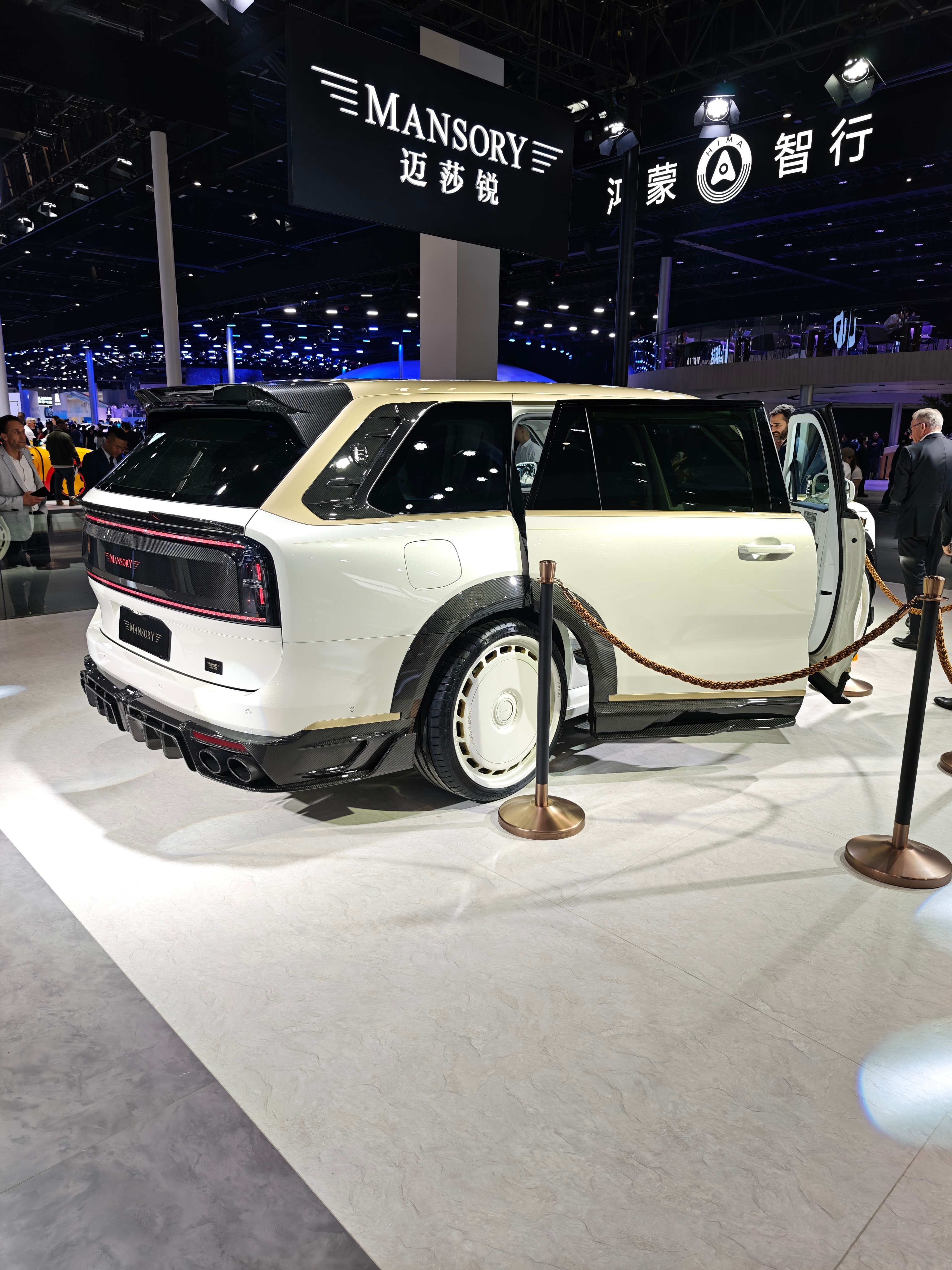 问了问迈莎锐销售，这款极氪9X售价40万美元，海外限量发售2026北京车展