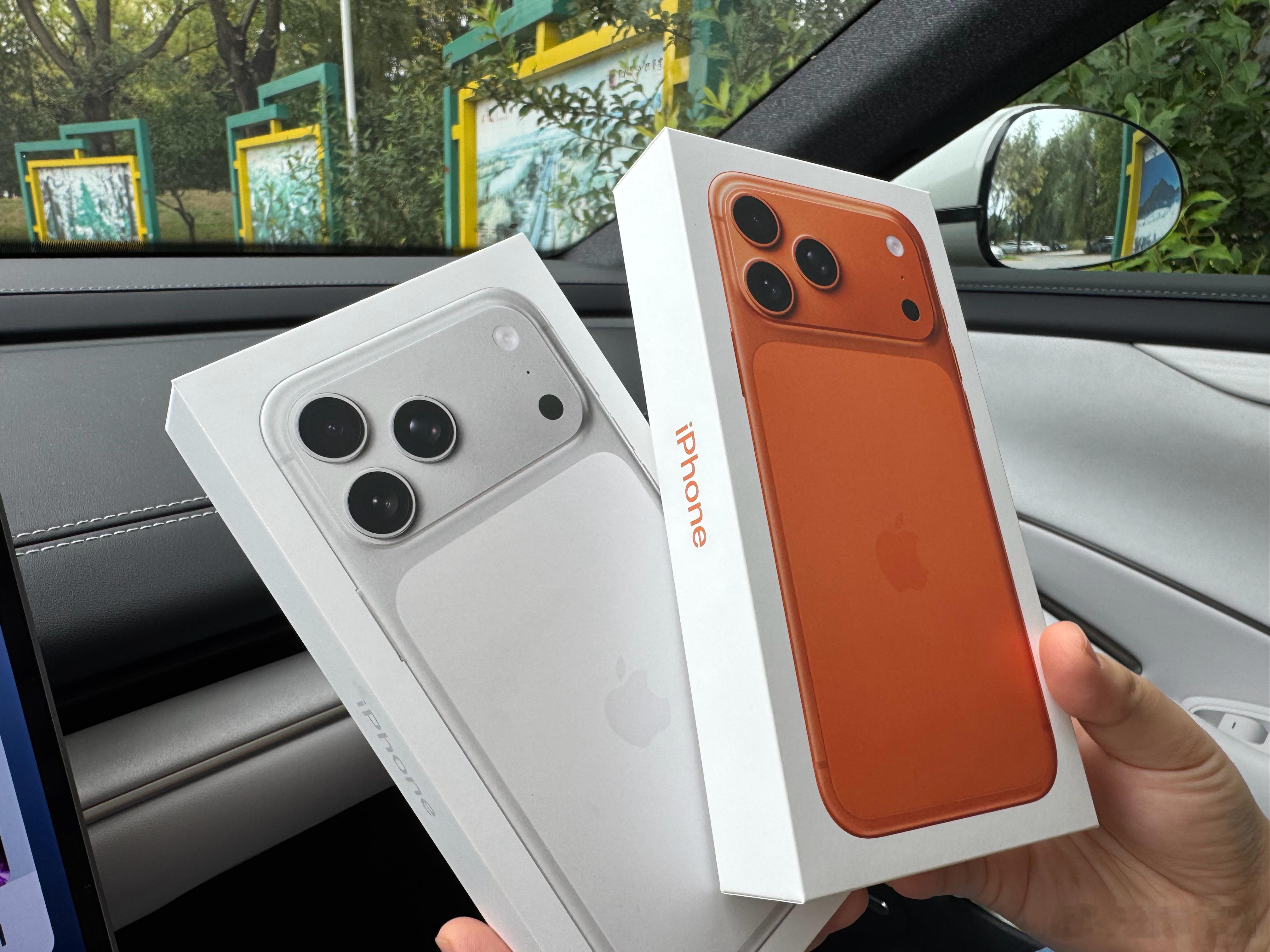 iPhone17 Pro Max到手白色京东抢的，橙色原价收的对于自媒体来说这就