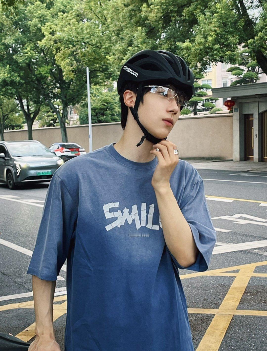 余承恩的日常图片～“🚴……” 