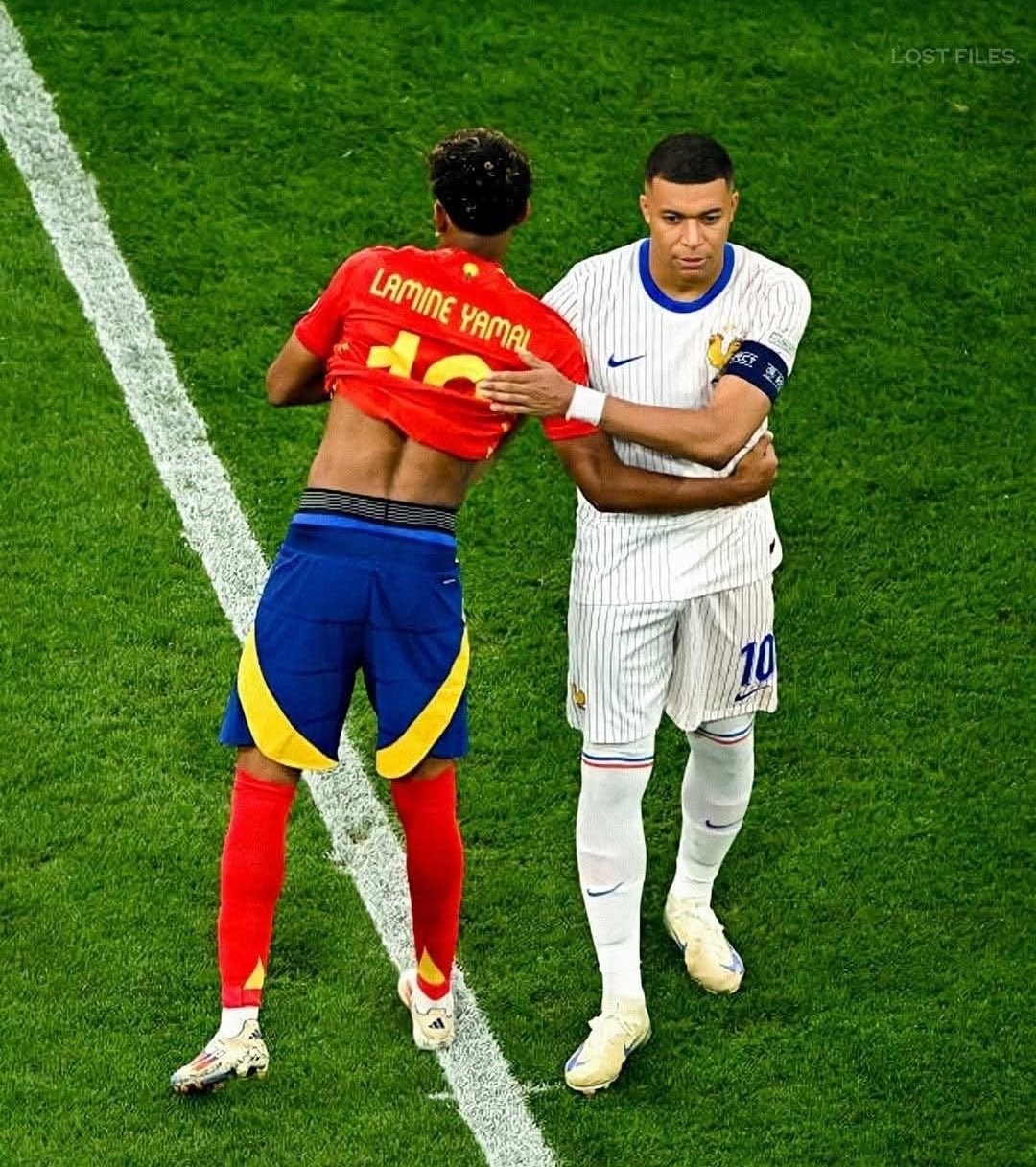 姆巴佩 vs. 亚马尔：🏟️ 11场交锋🇪🇸 亚马尔胜9场🇫🇷 姆巴佩