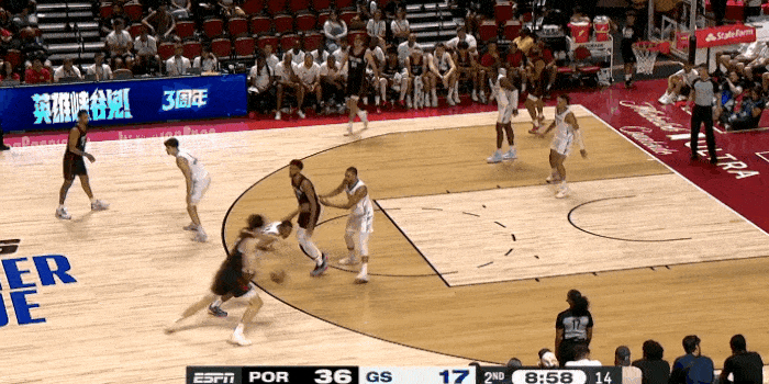 #杨瀚森开拓者首秀##NBA#【杨瀚森上篮得到开拓者生涯第一分！】北京时间7月1