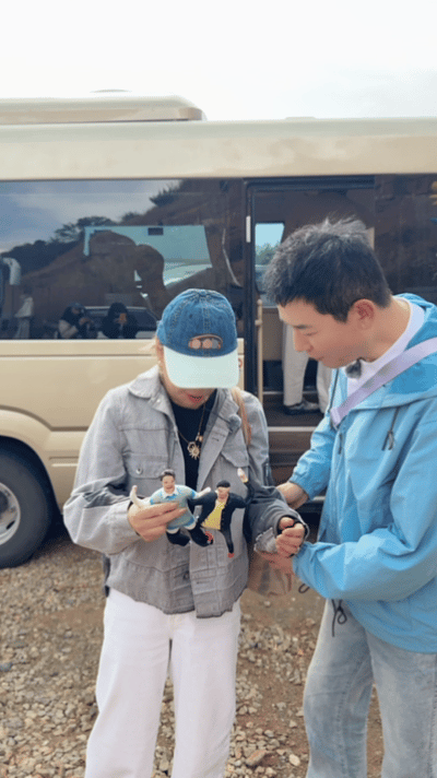 李静戴军收到老鼠干笑出画了一份老鼠干炸出李静戴军的真实一面，笑到五官扭曲还现场摆