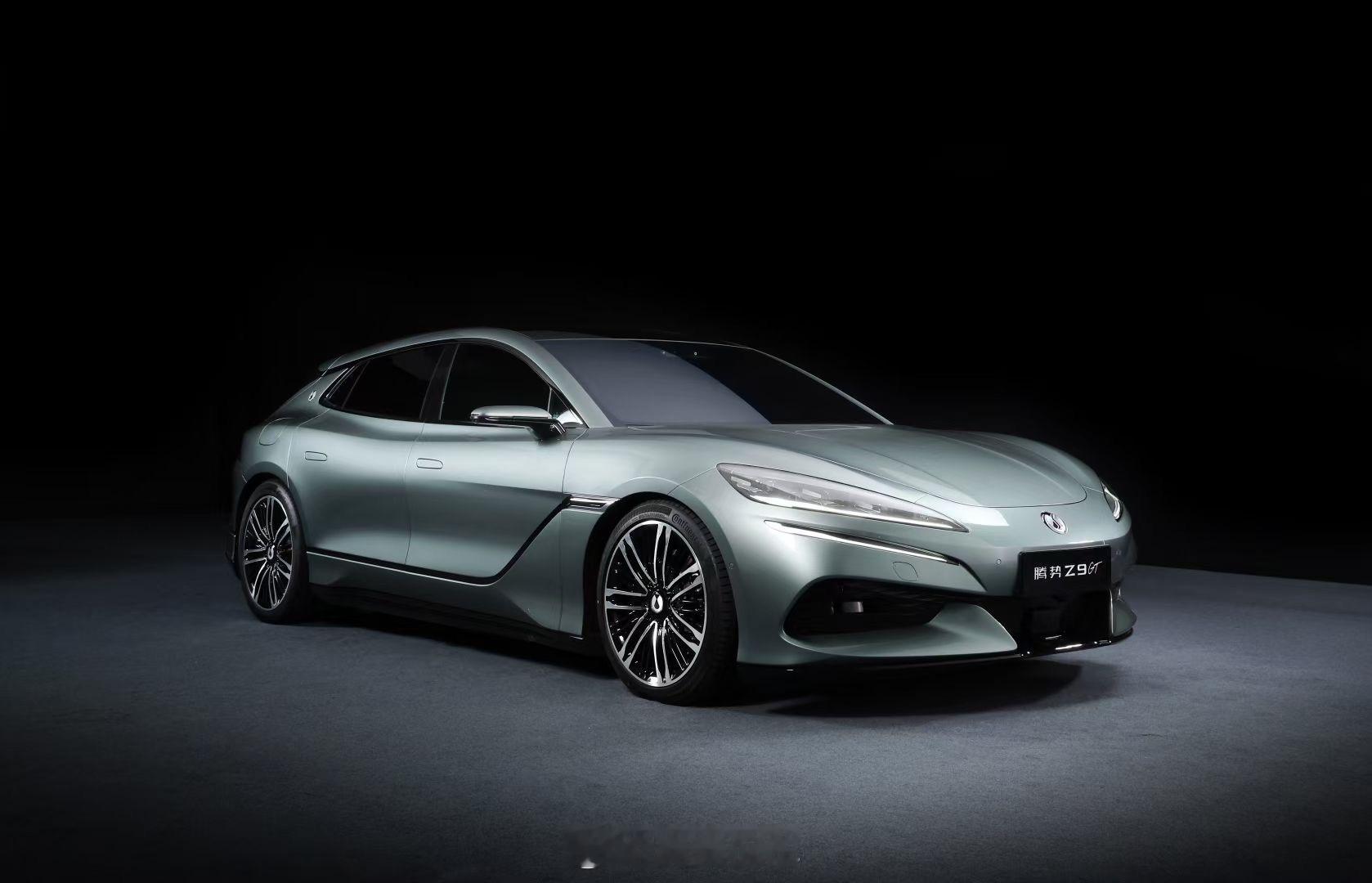 腾势轿车旗舰Z9GT，实车真的绝帅，尤其是白色。#来北京车展就看腾势Z9GT# 