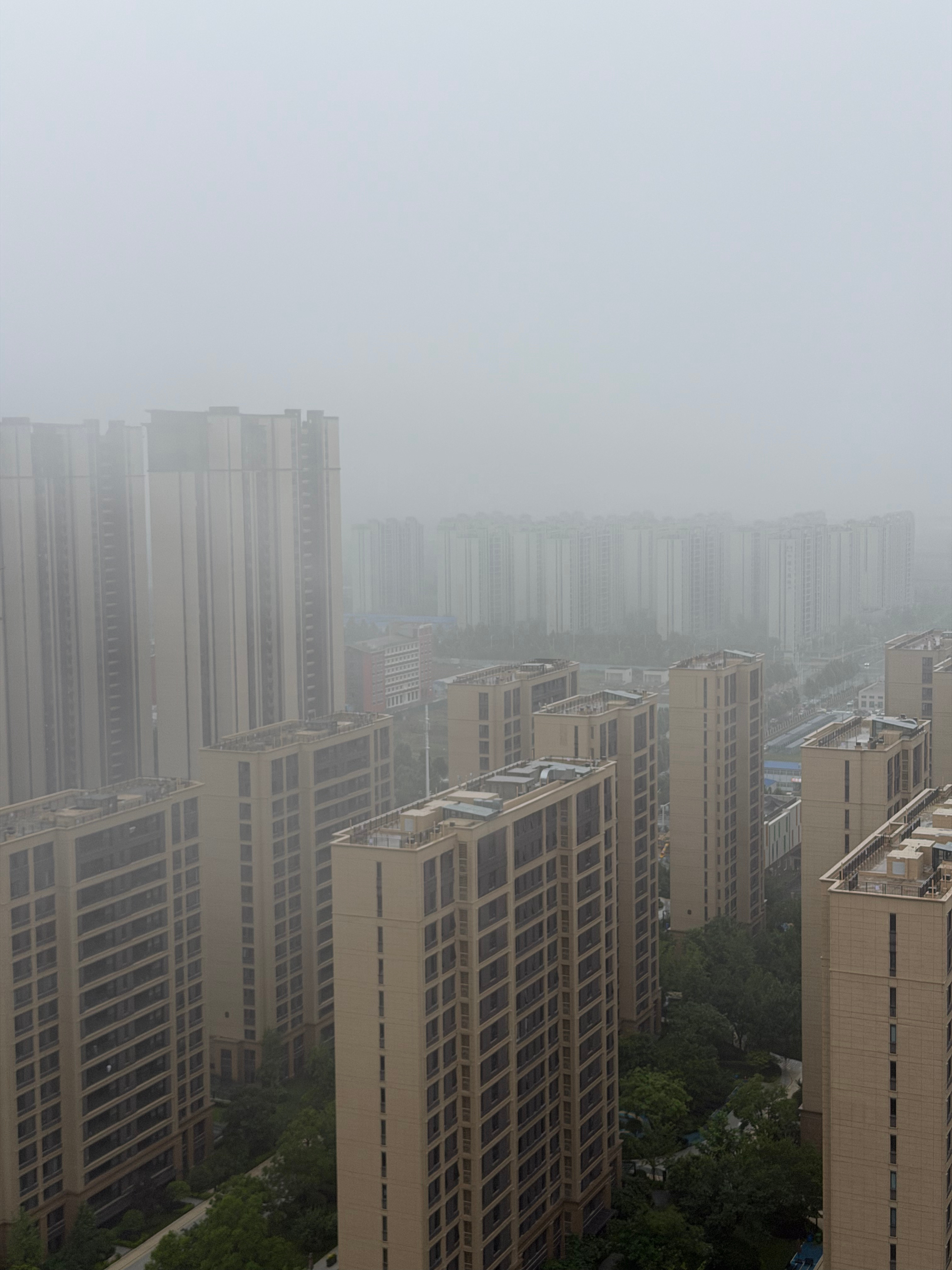 郑州今天好大的雾啊。。 