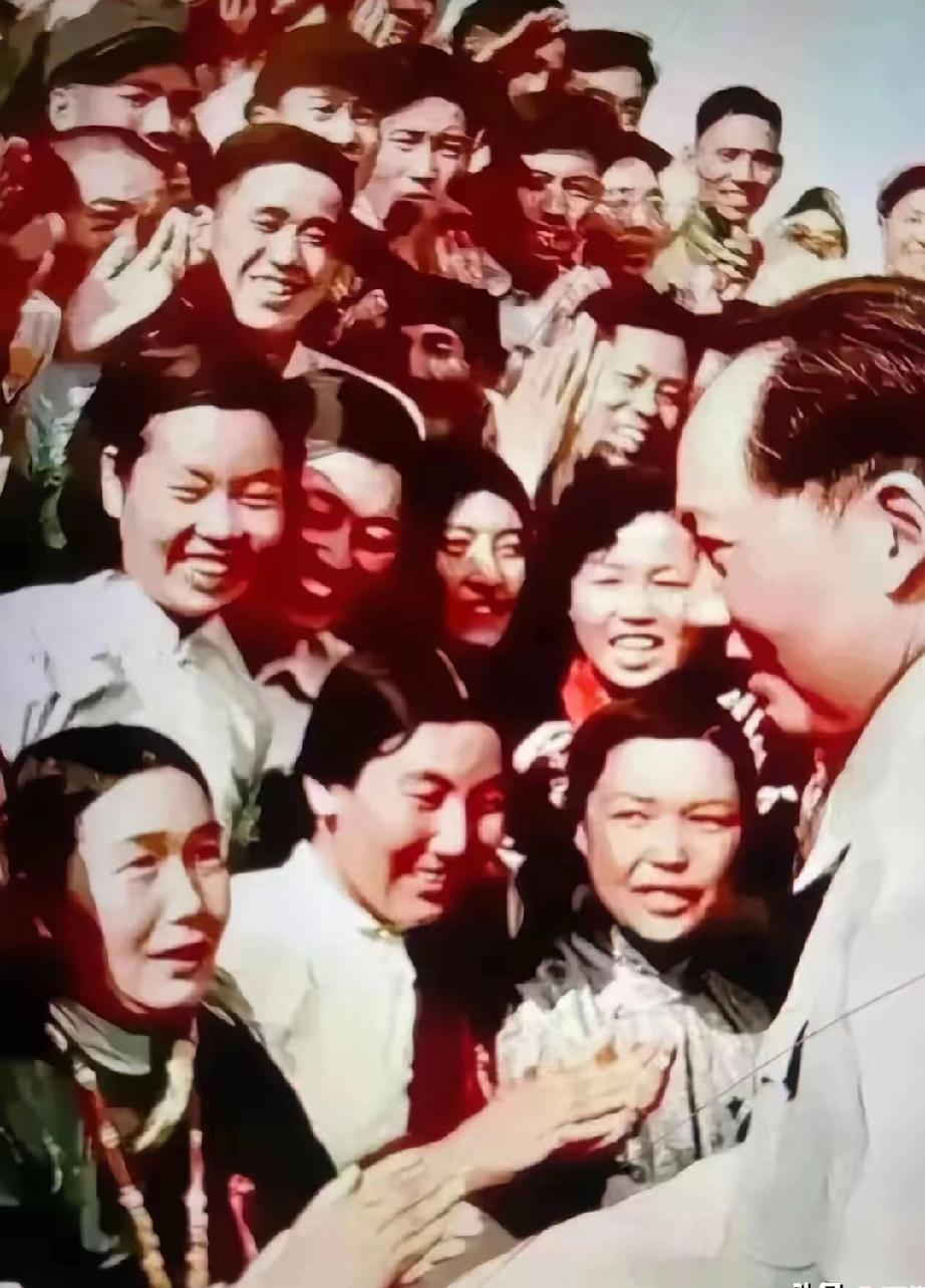 他从来没有说过：让他们成为百万富翁!
他只说过：不让他们吃二遍苦。这份对百姓疾苦
