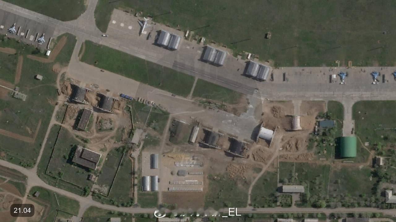俄罗斯阿斯特拉罕州的阿赫图宾斯克机场建设了新的机库。 ​​​