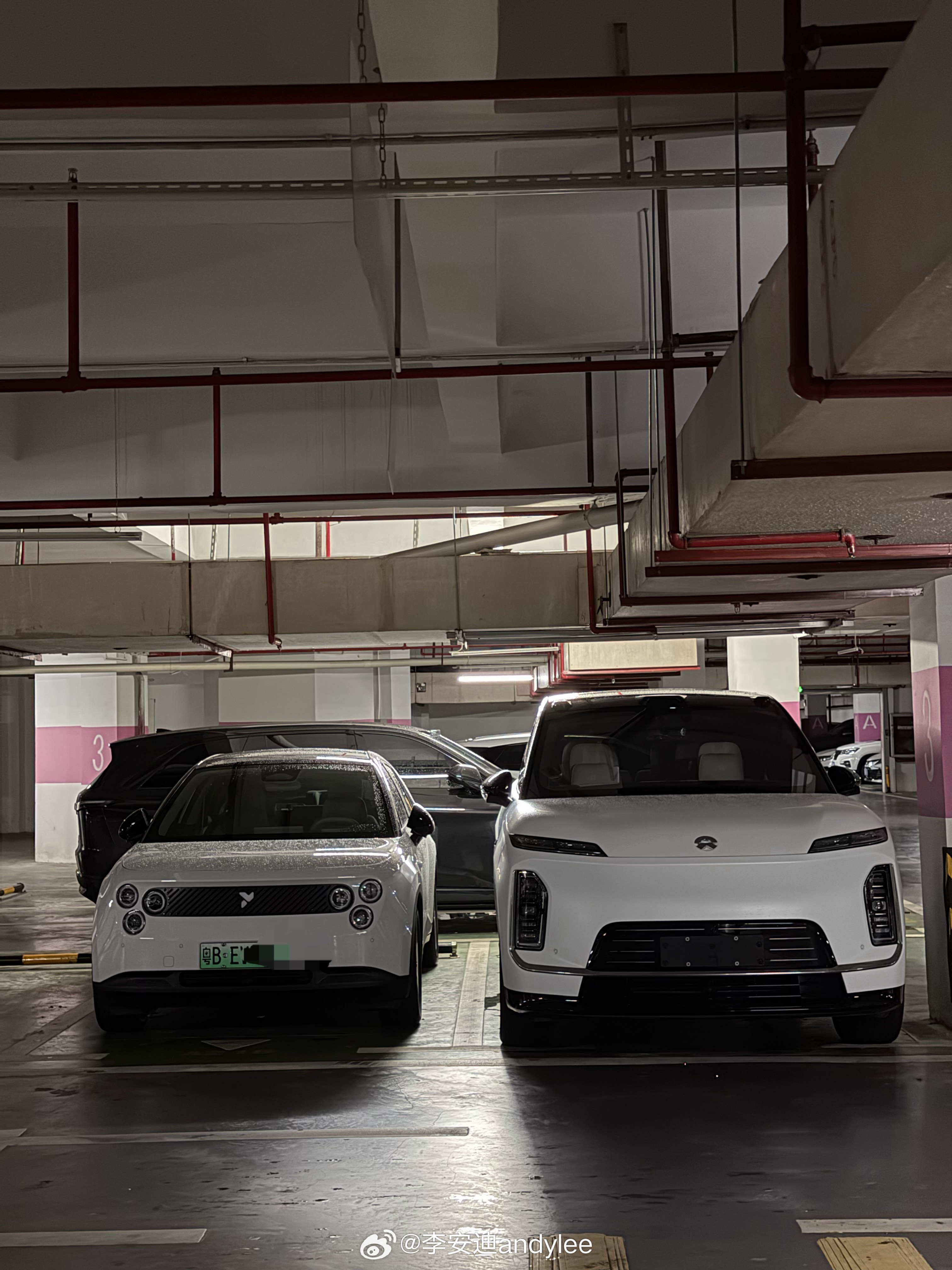 ES9你再怎么调教，也调不出萤火虫的自在感，什么主动悬架也没用，大车就是大车，小
