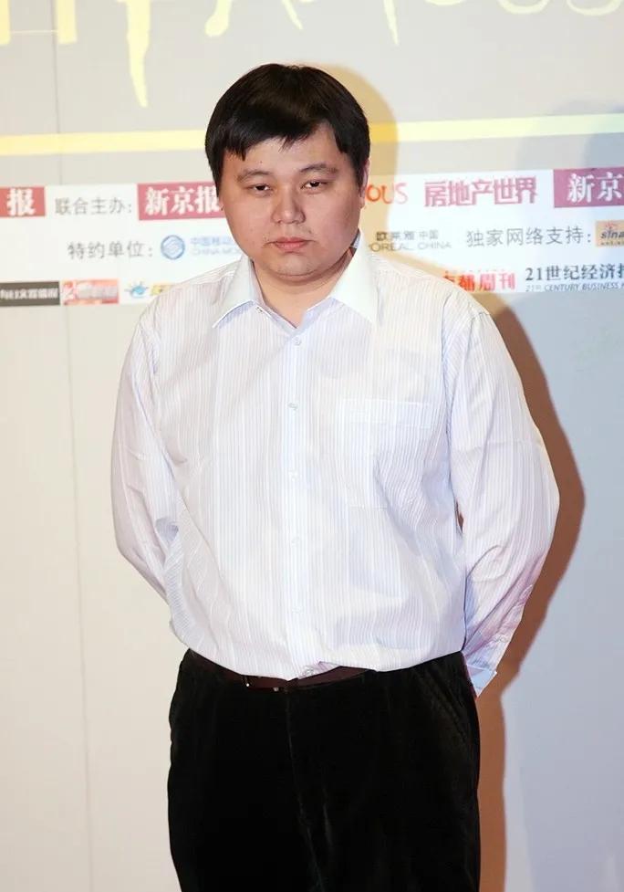 2009年，董倩问当年明月:“你一本书就赚了4100万，为什么还不把工作辞了？”