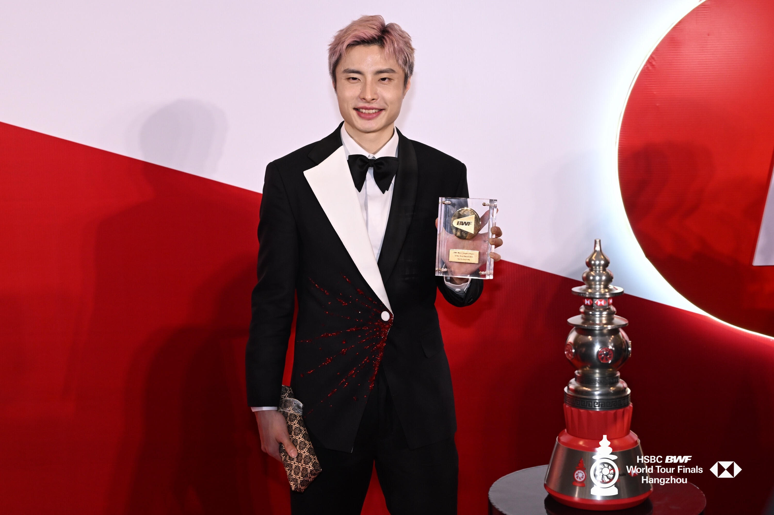2025羽联年度最佳评选揭晓羽联总决赛颁奖典礼 杭城见证羽坛荣光，石宇奇独揽双誉
