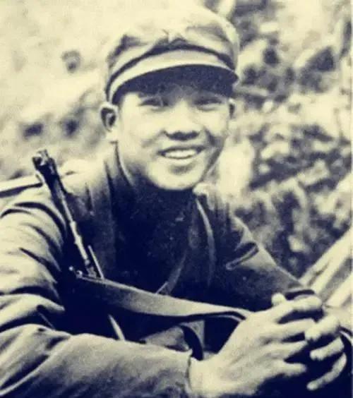 1979年，对越自卫反击战中，陈全钢奉命给前线阵地送信，却发现阵地已被越军占领，