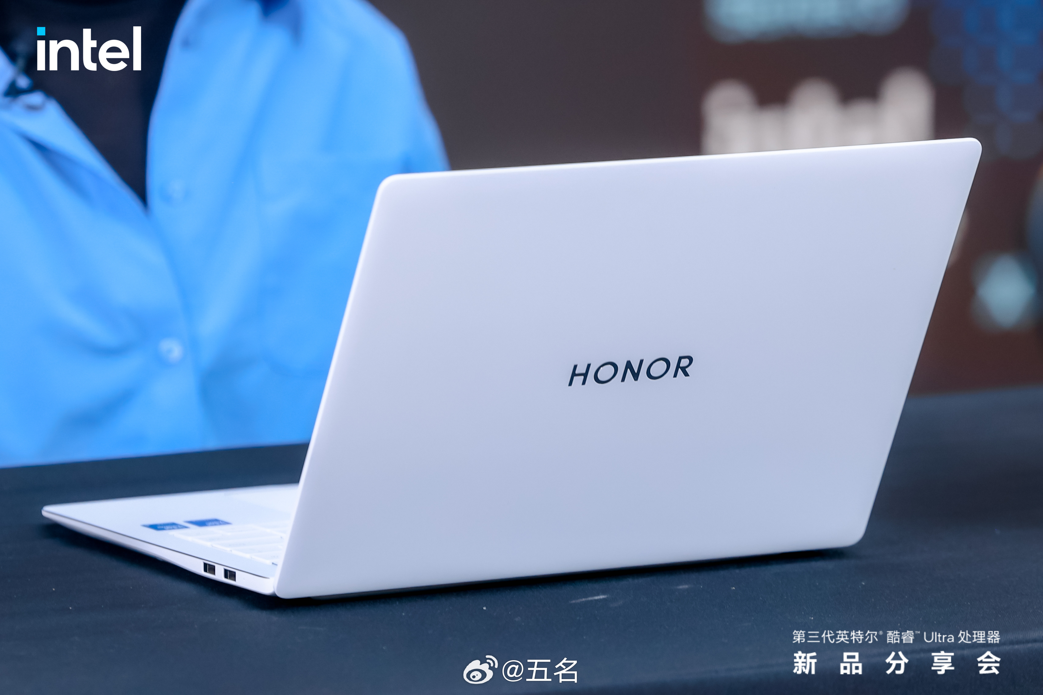 2026年的荣耀PC轻薄本家族亮相英特尔发布会，这波实力秀确实够稳！荣耀Magi