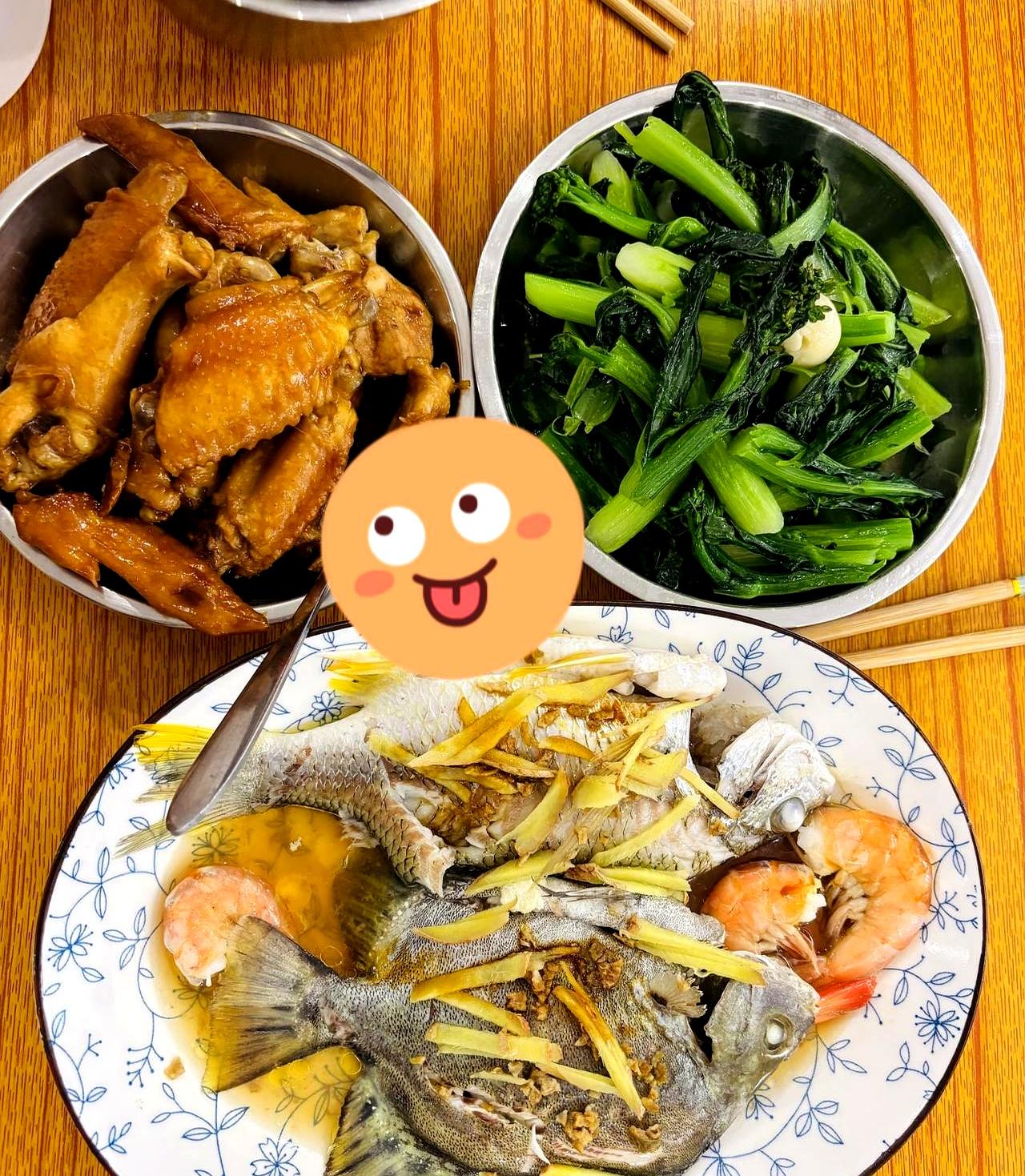 刷到一句“钱花不完”，评论区沸了。
问题丢得直：银行卡里压着一百多万，月里还能进