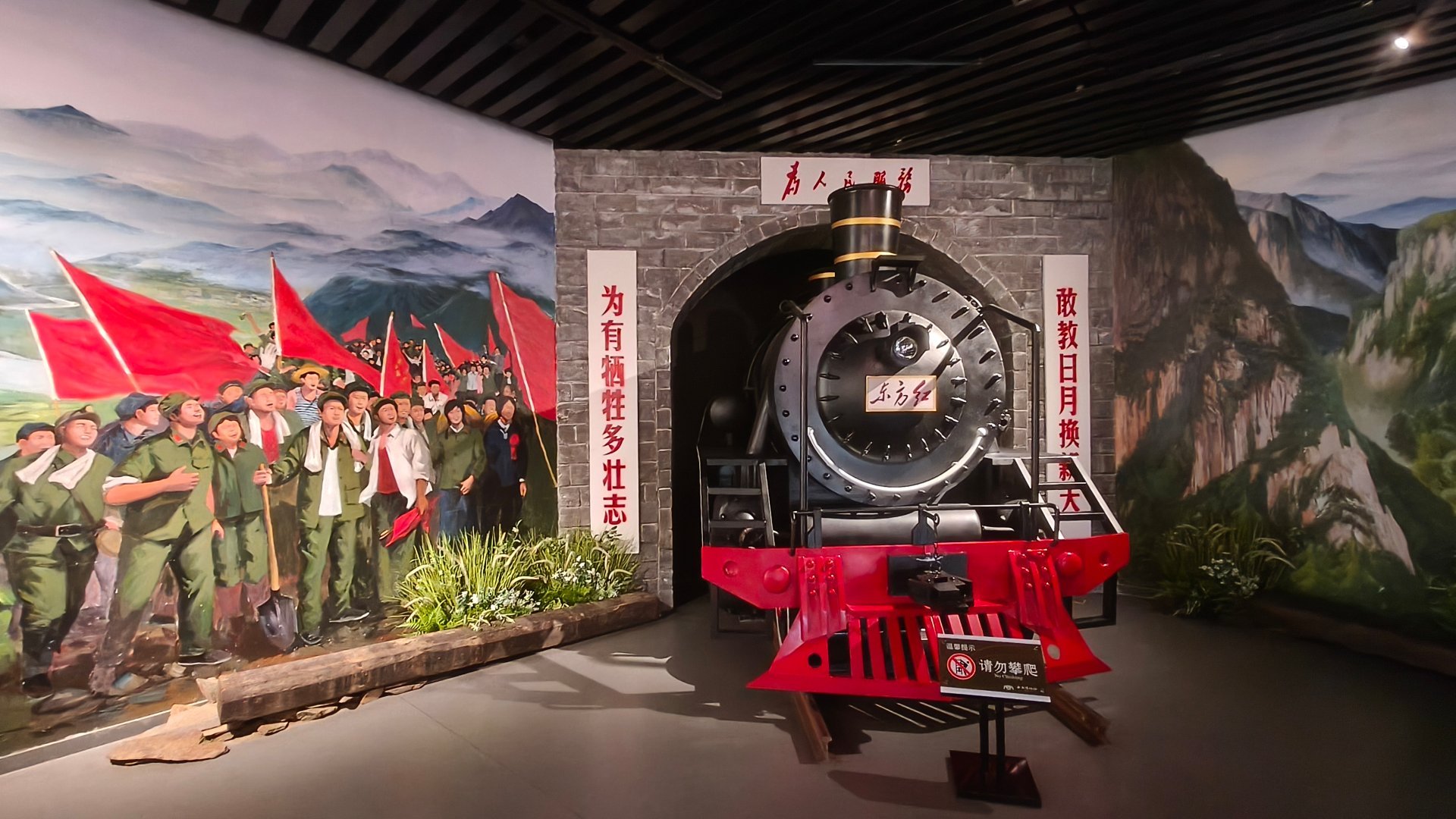 在陕西安康的群山之间，藏着一段用热血与生命书写的铁道兵传奇。1969至1973年