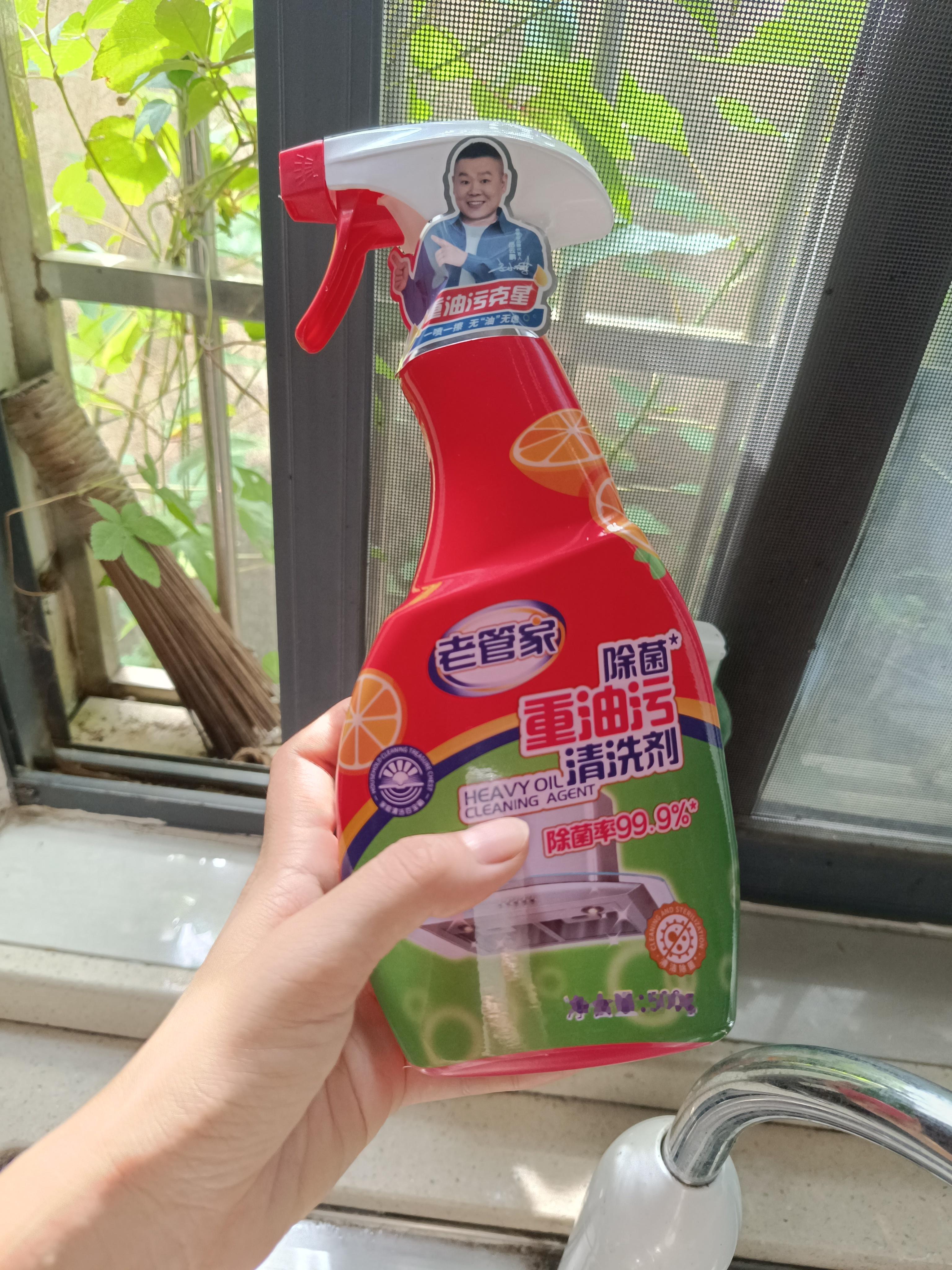 女排开始前我来搞点卫生，昨天买这个安检差点过不了，因为有液体。两个女性安检工作人