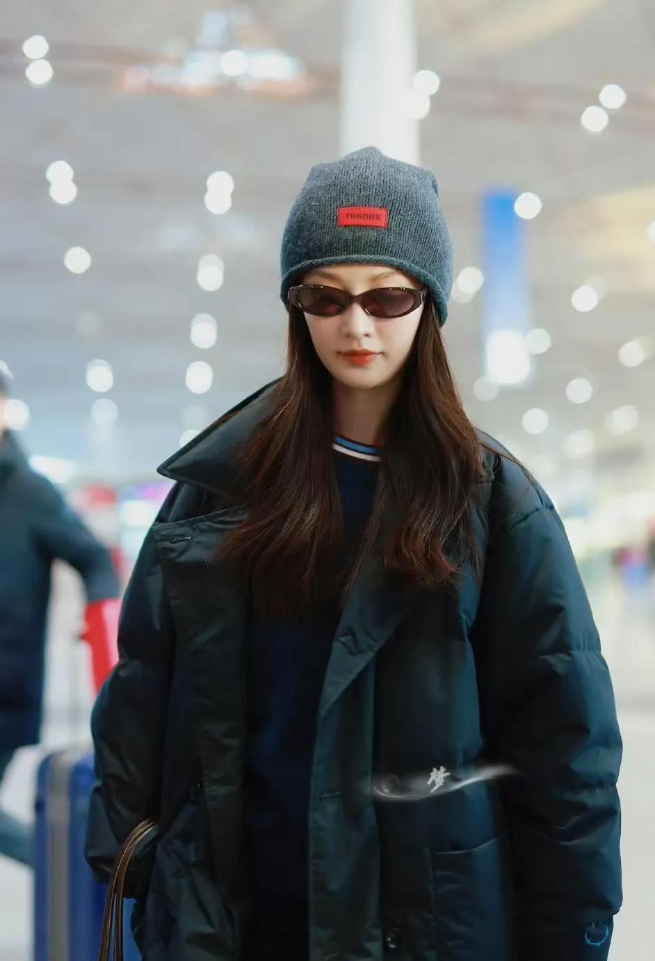李沁的机场穿搭，是普通人的冬日模板
 
李沁这波机场私服真的赢麻了！
 
一件超
