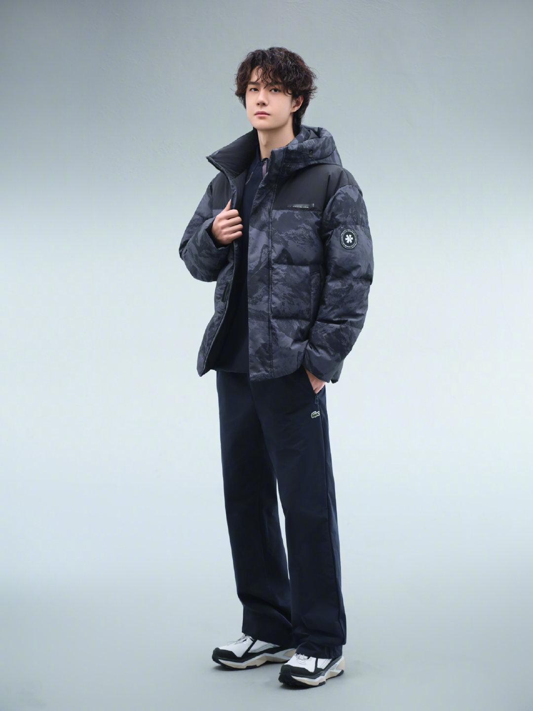 天冷了王一博有鸭鸭不怕冷 如期而至的冬日惊喜来咯！这是王一博与大家的第三年冬日之