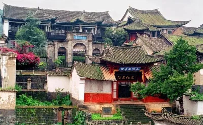 观古代皇家建筑，读百姓血泪历史

 
今人游览皇家园林、帝王陵寝、千古名胜，无不