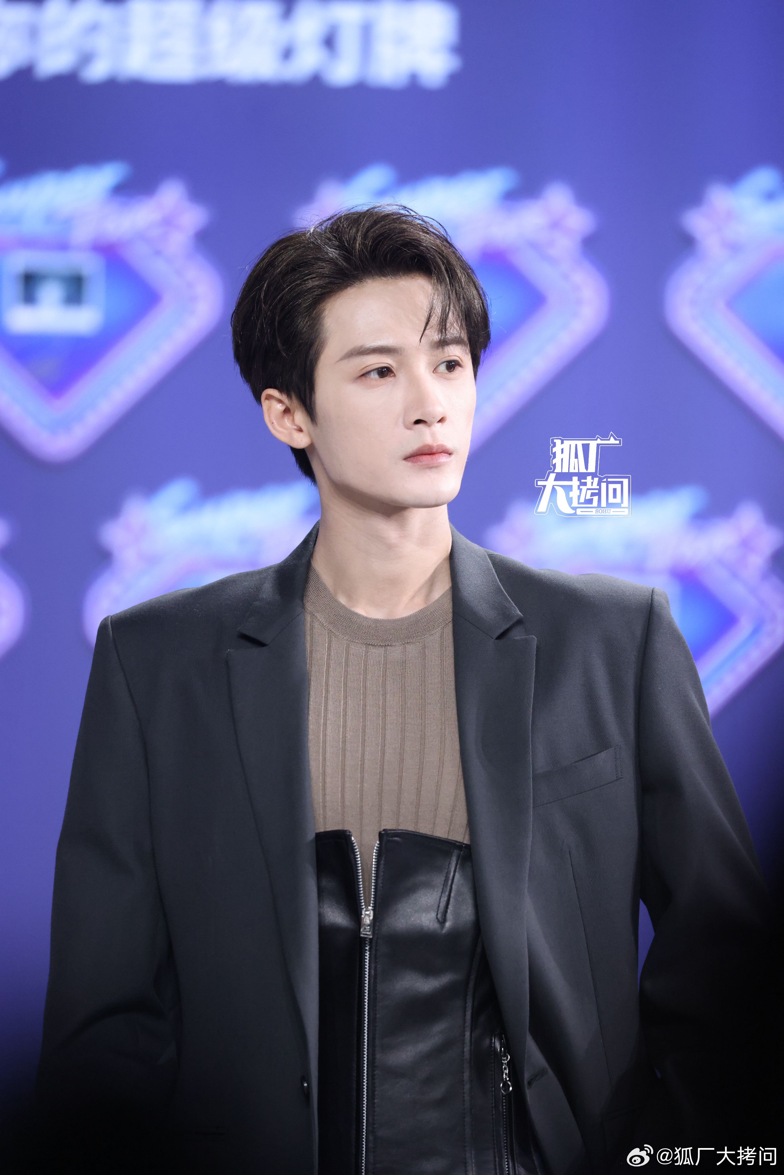 一股谢却山的气质扑面而来 