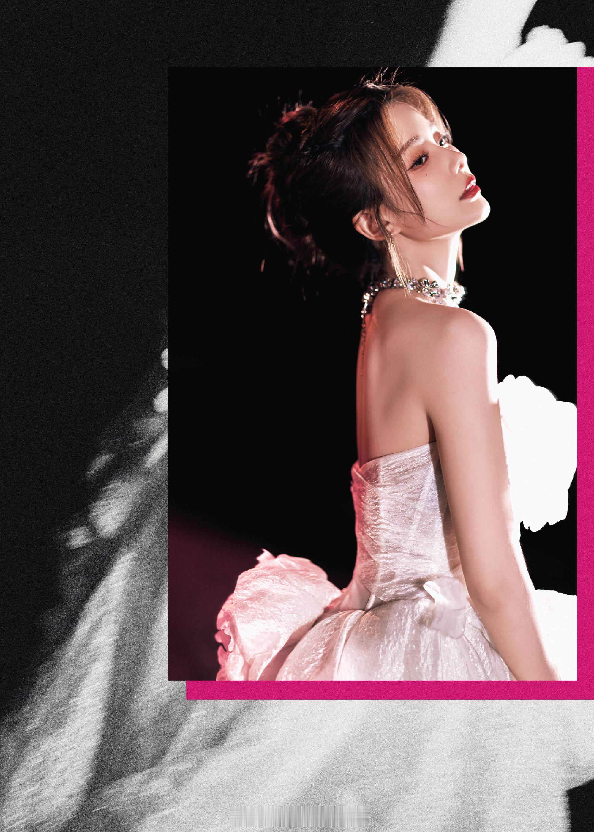 陈卓璇白色婚纱街拍大片 