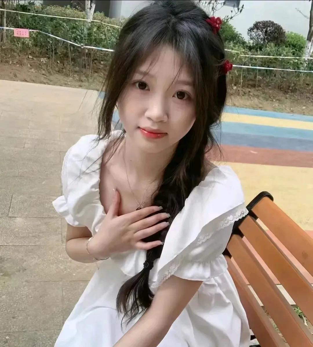 我的女儿林婷，一个独立自主的央企白领，一直在追寻属于自己的爱情。三十三岁的她，事