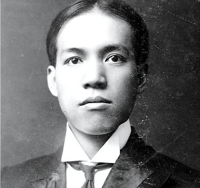 1903年，梁启超与17岁的王桂荃行房。

夜里，梁启超说：“我主张一夫一妻，因