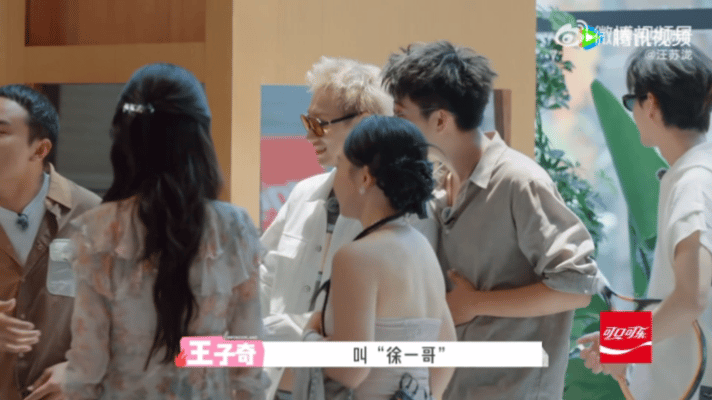 汪苏泷回桃花坞汪苏泷回坞第一件事车上三人放开闲聊毫无拘束，徐志胜搭配汪苏泷花式输