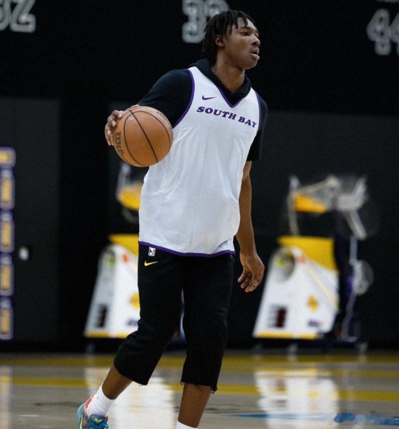 湖人官方今日宣布，球队已经从G联赛附属球队南湾湖人召回了前锋阿杜-蒂耶罗。蒂耶罗