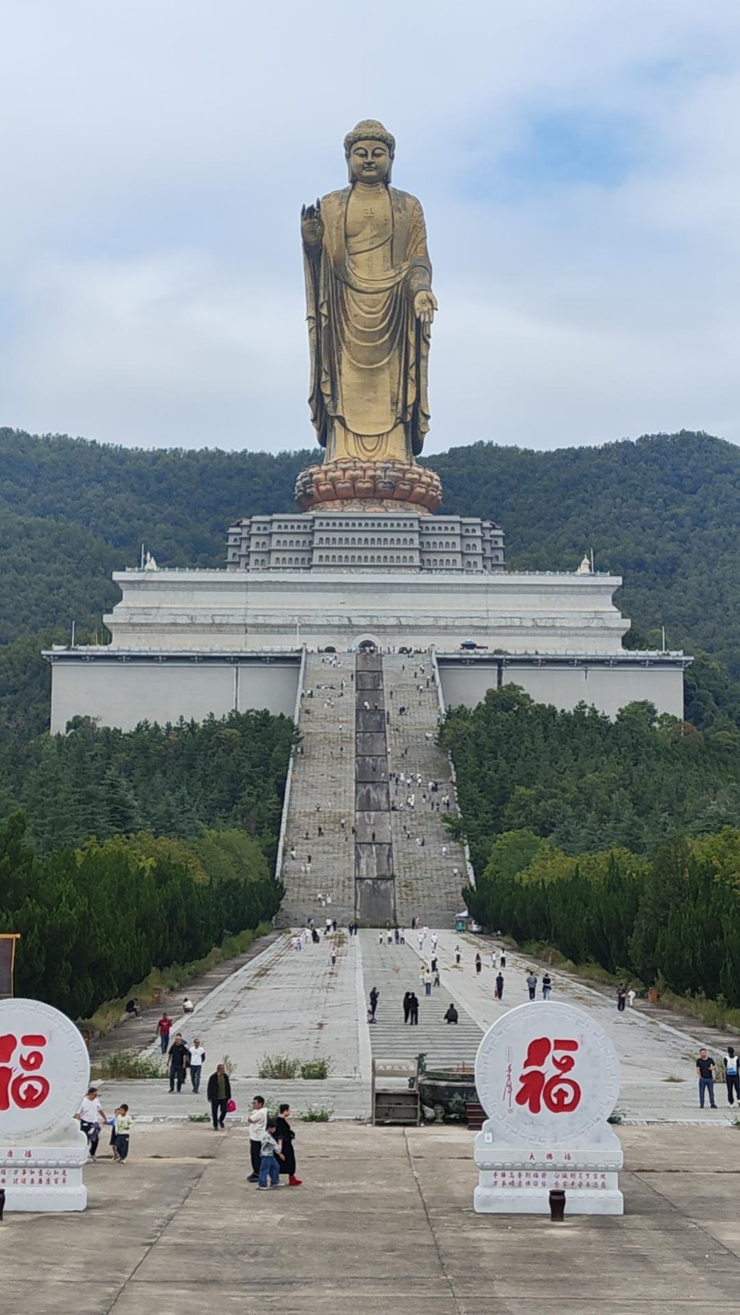 条友这一周 这周最赚的事，就是专程去鲁山看了中原大佛。
之前总听人说它是全球最高