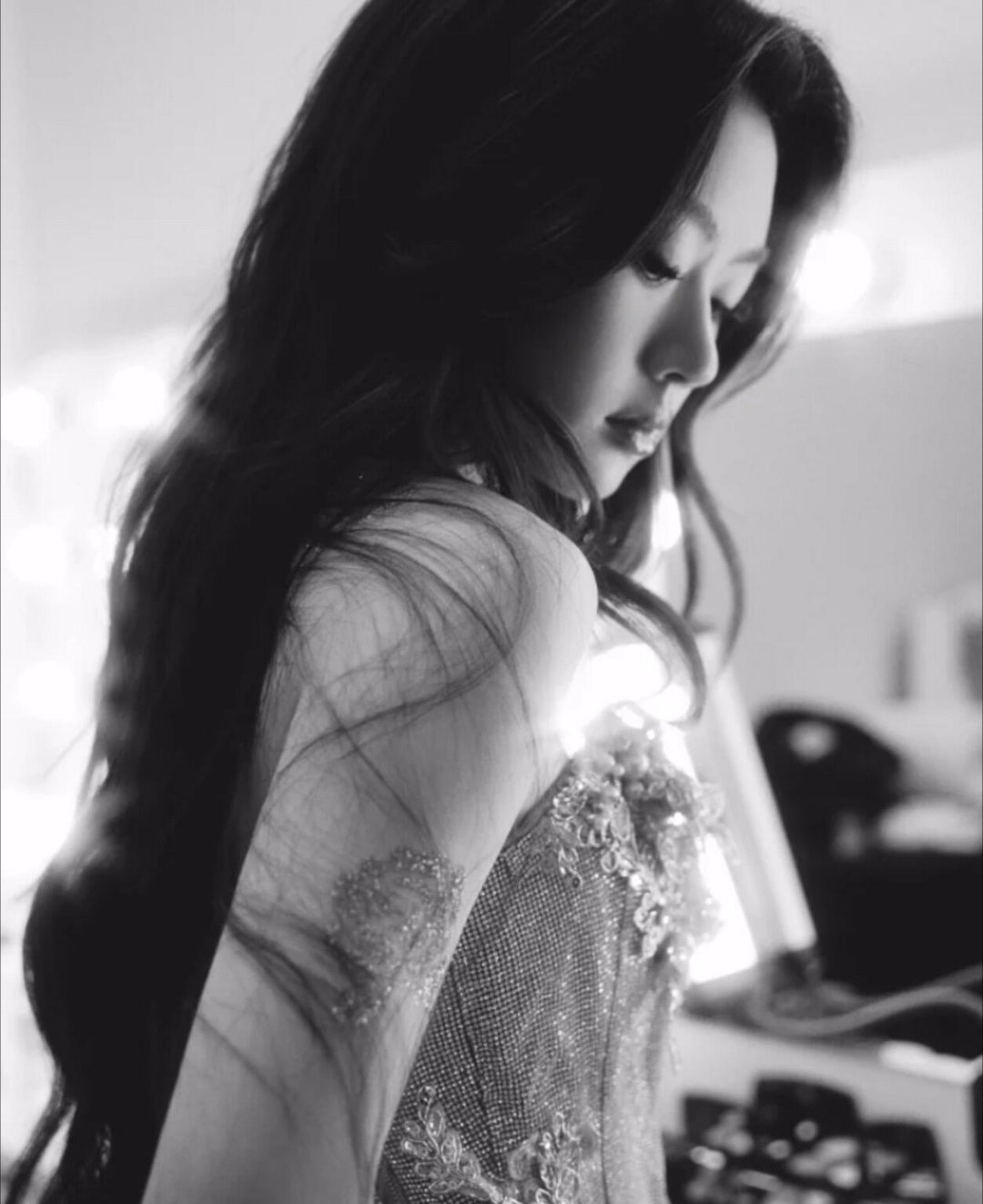 初见单依纯是在桃花坞，小姑娘给人一种很南方沿海地区的感觉，说话带着浙普，不好意思