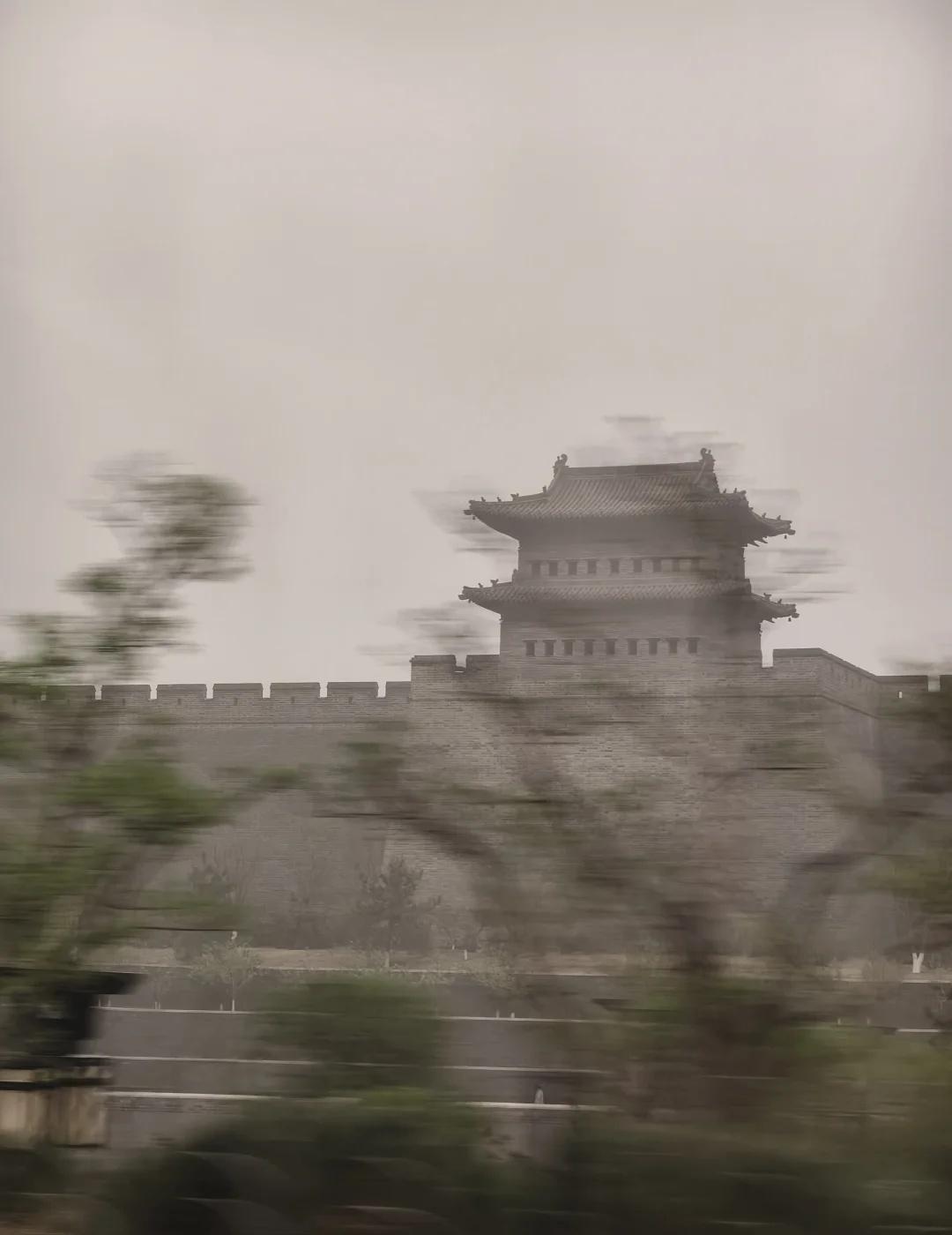 怎么没人说大同下雨是连泥带雨一起下😢